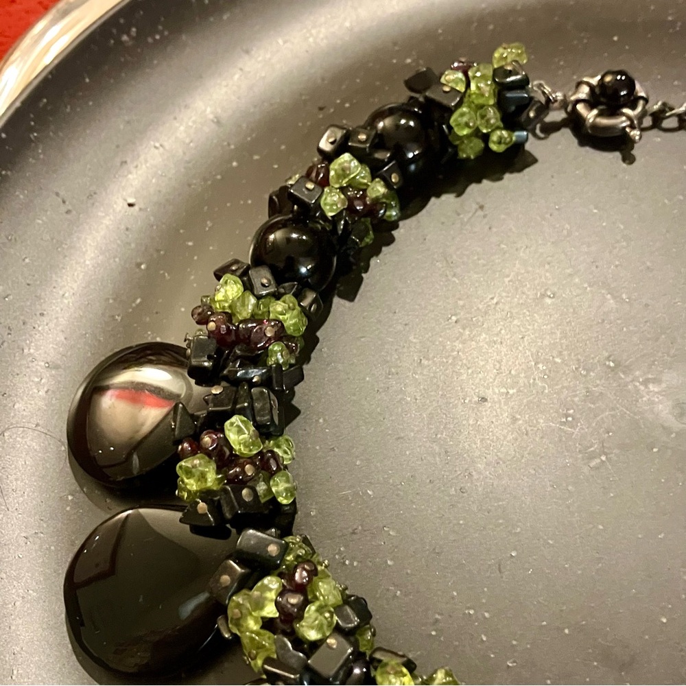 9.4 Ounces of Peridot and Onyx Chunky Statement Necklace. One of a kind. EUC. - Picture 12 of 16